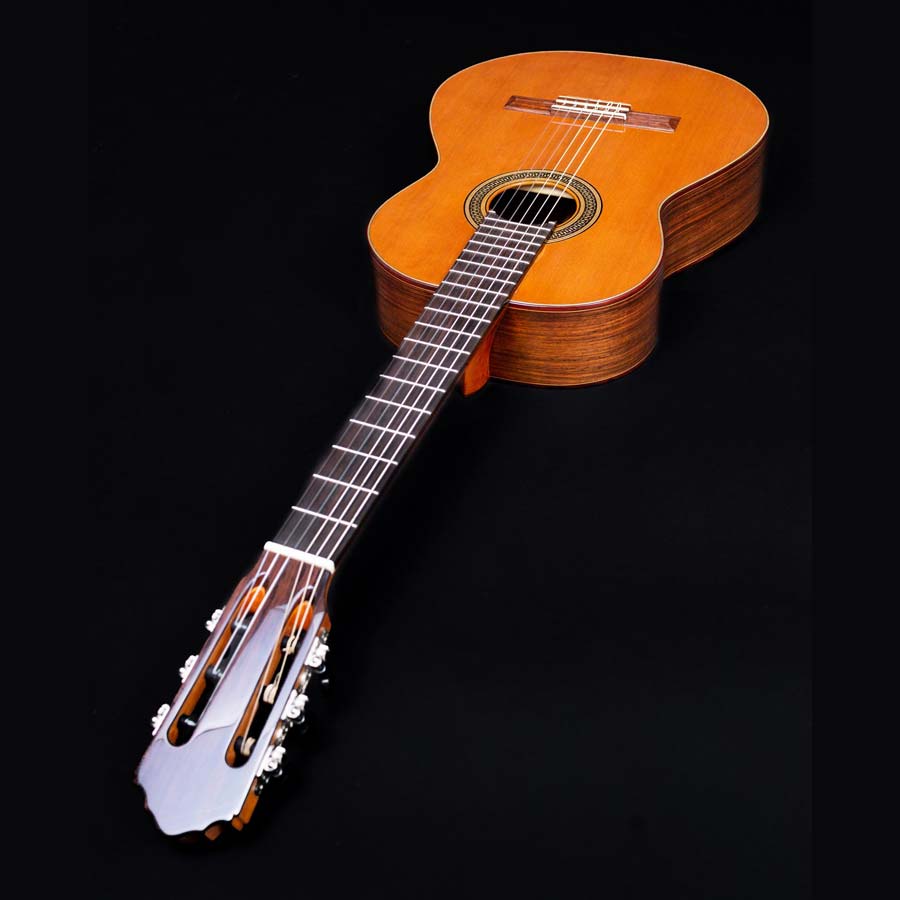 Clasical guitar for sale. Details